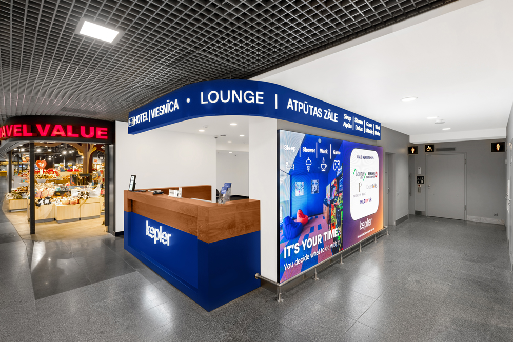 Another view of the airport entry hallway