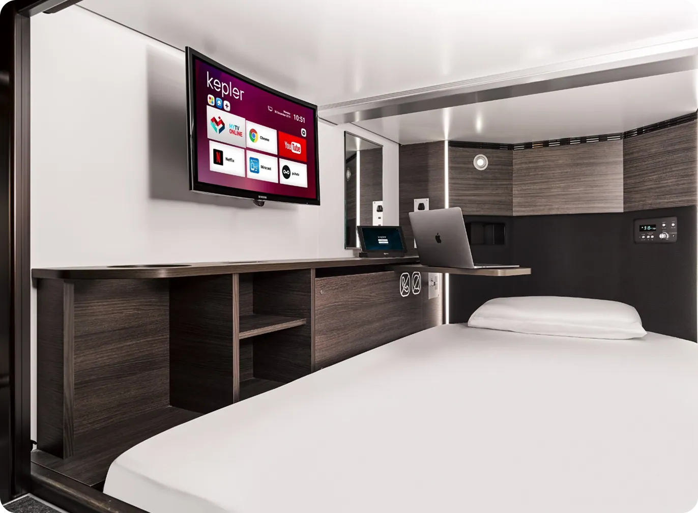 Deluxe room with twin setup