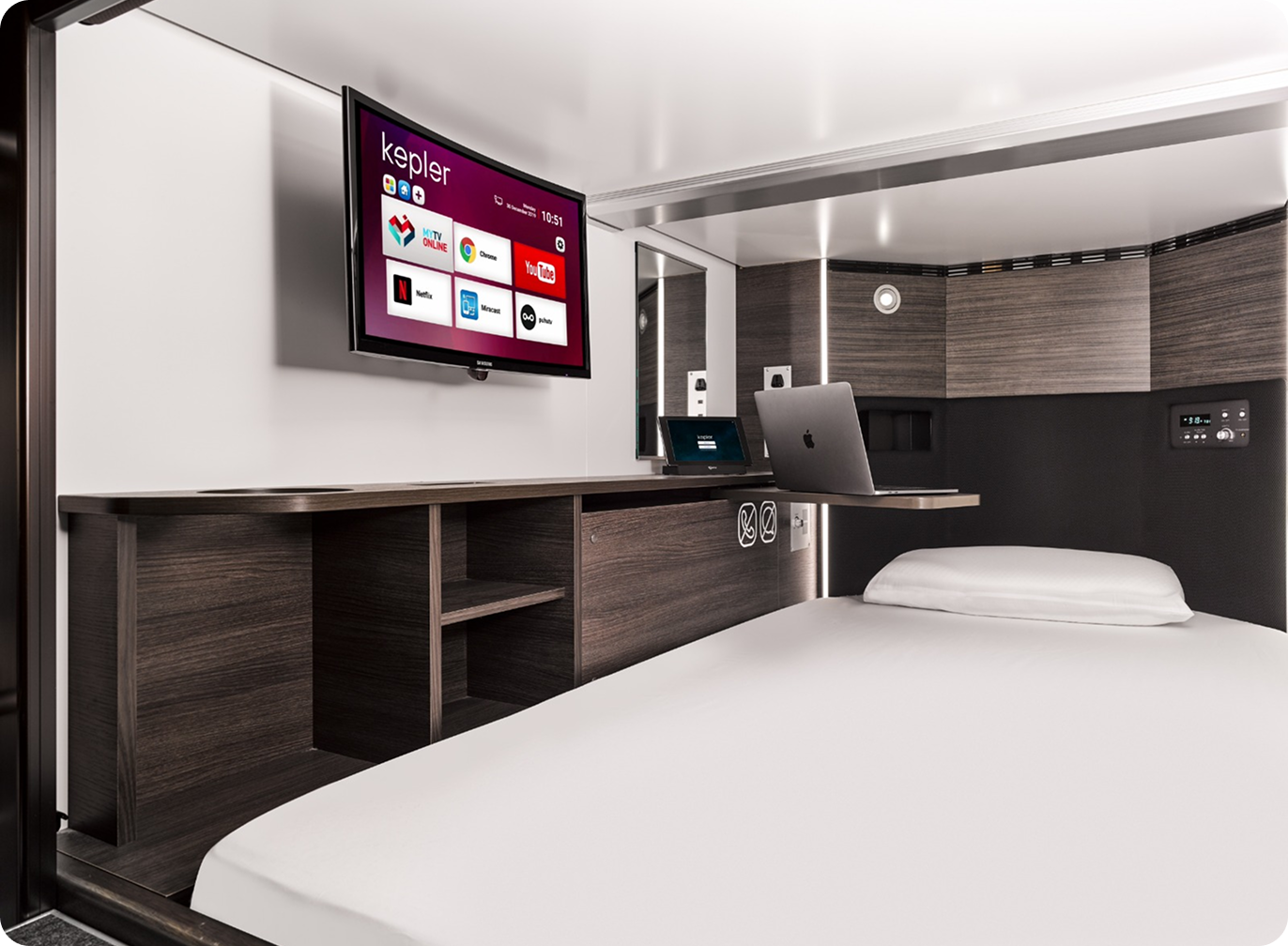 Deluxe room with twin setup