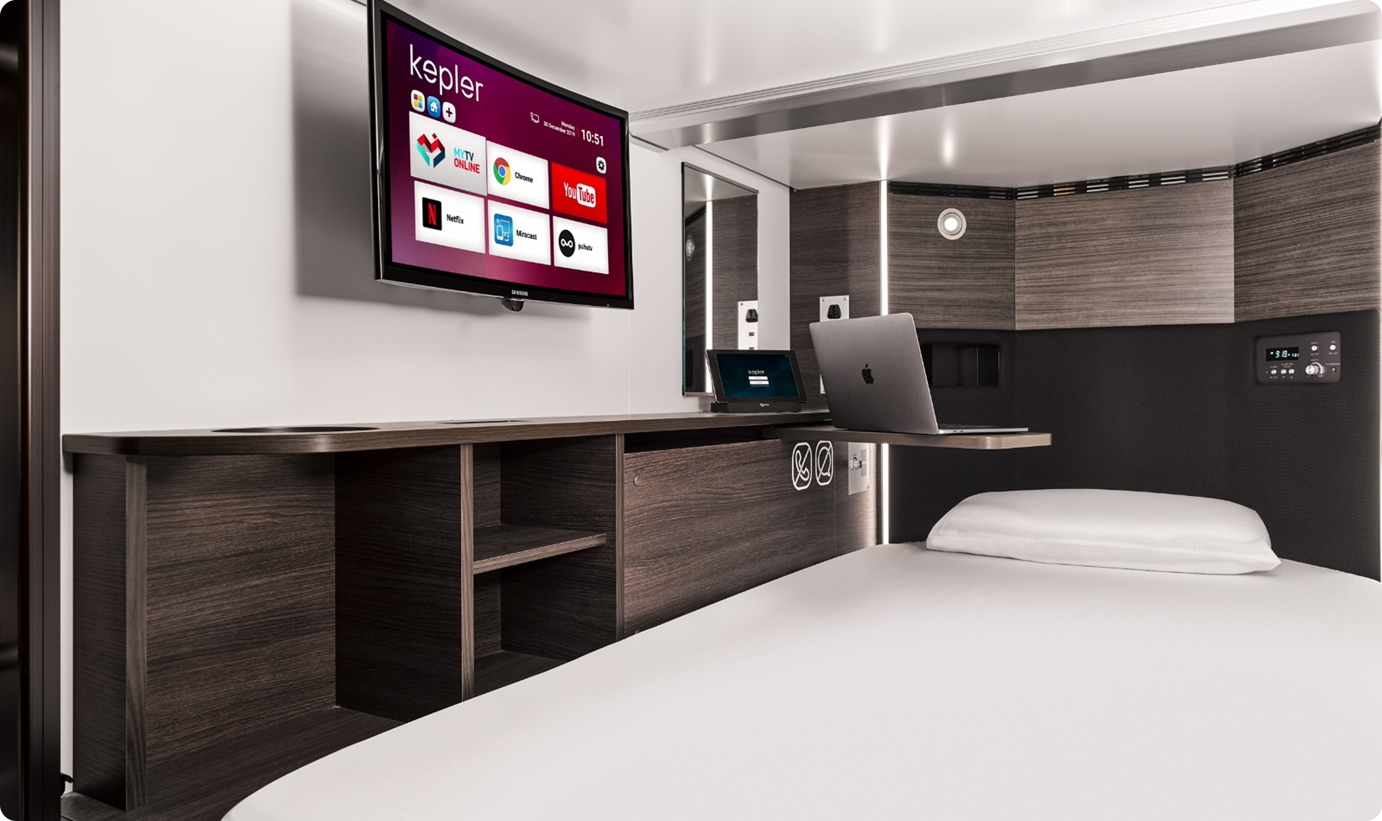 Deluxe room with twin setup