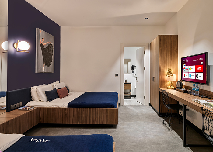 Recharge in our VIP rooms or relaxation cabins and start your journey stress-free, ensuring more productive travel.