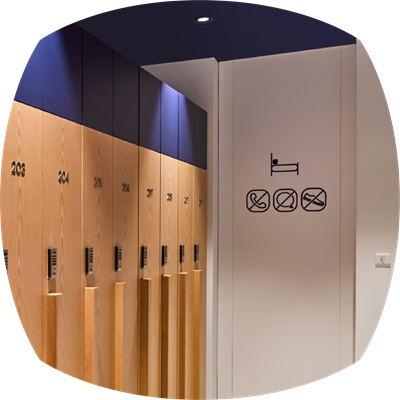 Individual locked lockers to keep your belongings safe. No need to carry them everywhere while shopping!